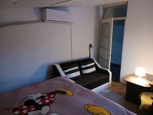 Sara 3 dormitoare nu primesc santieristi si petrecareti