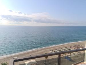 Malaga Sunshine Rentals - Beach Front Penthouse II - Fuengirola