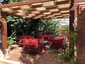 Villa Kirmizi Lale, Private Pool, Gardens, Very Close to Town - No Need for Taxi