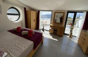 Villa Kirmizi Lale, Private Pool, Gardens, Very Close to Town - No Need for Taxi