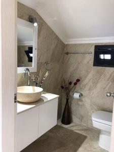 Villa Kirmizi Lale, Private Pool, Gardens, Very Close to Town - No Need for Taxi