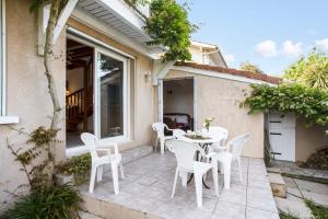 Maisons de vacances Calm and luminous house with terrace in Ondres - Welkeys : photos des chambres