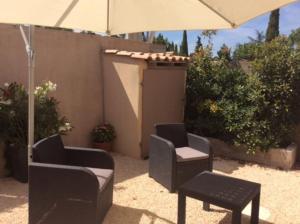 Studio climatisé avec petit jardin