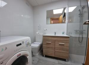 Homes of Spain, Apartamentos Paraiso, Ed Palmerston, Atico J a pie de Playa, piscina privada en solárium, WI-FI