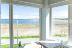 Luxury Seaside 3 Bedroom Apartment With Balcony