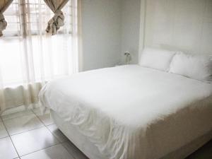 1254 The Blyde Crystal Clear 3 Bedroom Garden Apartment