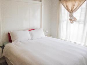 1254 The Blyde Crystal Clear 3 Bedroom Garden Apartment