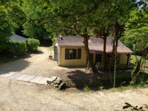 Campings Camping EAU NATURELLE Bungalow 4 personnes dans un environnement calme et depaysant : photos des chambres