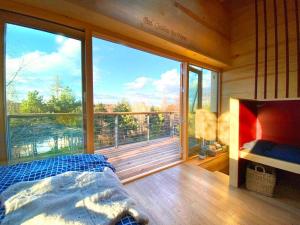 Bird Lodge for 6 guests, 50 m from the lake, sauna, hot tube