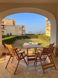 شاليه بقرية لازوردي باى - 阿莱曼