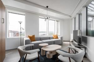 "KANSI" - 15th Floor Penthouse with Jacuzzi & 60m2 Terrace