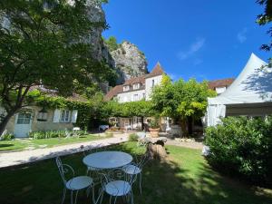 Logis Hotels - Hotel Restaurant Domaine Les Falaises : photos des chambres