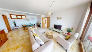 Lomas de los Monteros II - 3 Bed Apartment