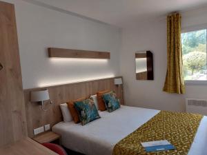 Hotels Kyriad Hotel - Restaurant Carentan : photos des chambres