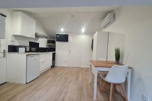 Appartements Le petit Strasbourg- Studio renove-3pers-Caluire : photos des chambres