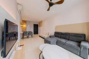 Datum Jelatek Balcony w Infinity Pool Linked LRT KLCCView Mall - Kampong Datok Keramat