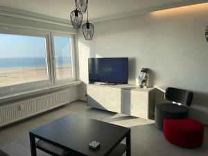 POIRE ET TABLE OOSTENDE 2 Marana