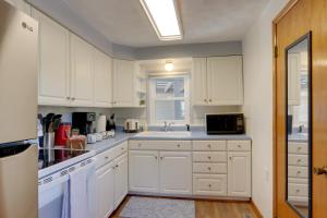 Lakefront Missouri Vacation Rental with Dock and Slip!