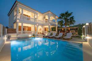 Estella Luxury Villa in Amoudi -200m from the beach