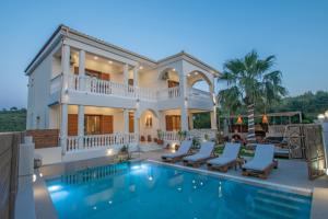 Estella Luxury Villa in Amoudi -200m from the beach