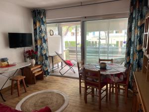 T2 avec Véranda et Piscine à Mandelieu La Napoule