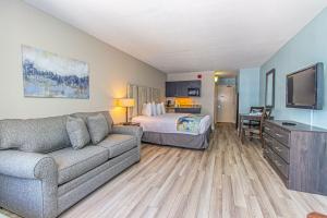 Landmark Resort King Suite Unit 710 Beautifully Updated Sleeps 4