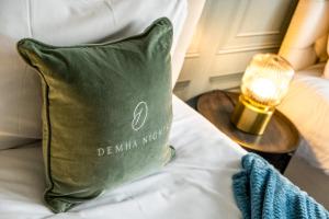 UNIQUE 4 BED STAY for Families & Contractors 靠近唐人街