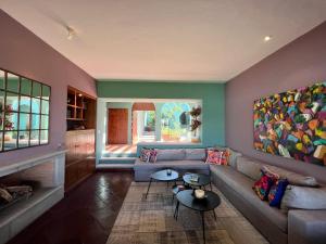 HOLT Balcones Guesthouse - King Bed Room