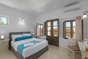 Family Room with Inland View room in En Plo Boutique Suites Santorini