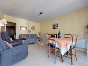 Appartements Appartement Centre-Ville Saint-Palais, 400m Plage, Balcon, Parking Prive - FR-1-550-58 : photos des chambres