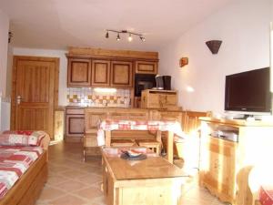 Appartement 6 pers, piscine, 3 pièces, balcon, parking - FR-1-733-121