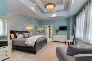 Superior King Suite room in Winchester Inn