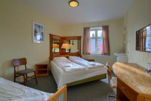 Double Room with Extra Bed room in Ebsens Hotel