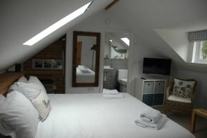 Cowslip Barn Annexe, Countryside Stay Near Chichester