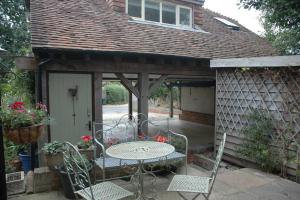 Cowslip Barn Annexe, Countryside Stay Near Chichester
