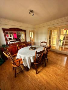 Oceans house - Pool, Sauna, 26 Sleeps, 7m to beach