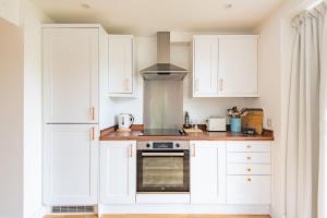 Vine Cottage by Bloom Stays