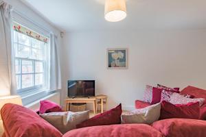 Vine Cottage by Bloom Stays