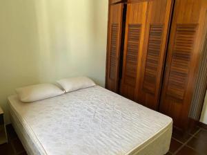 Amplo apto na Enseada a apenas 50 metros da praia