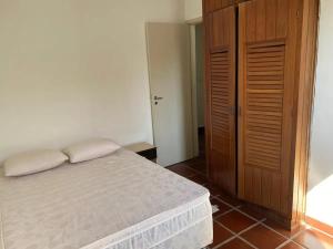 Amplo apto na Enseada a apenas 50 metros da praia