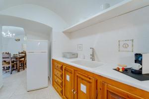 Moon Cactus Traditional Cave Suite with Jacuzzi