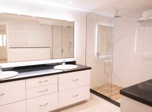 Luxury Apartments Sabi Waikiki con garaje