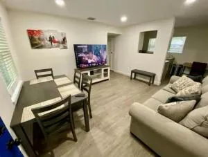 Peaceful renovated house centrally located - ستارك