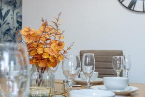 Heartland House, 7 Spacious Bedrooms Sleeps 4 plus, near NEC, JLR,BHX