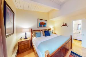 Peaceful Woodbridge Hideaway