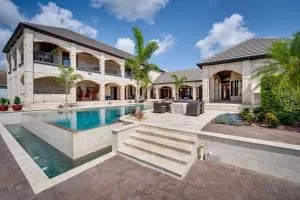Groveland Home with Pool Luxurious Lakefront Oasis! - Howey Height