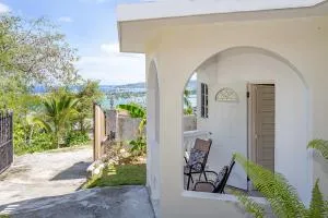 Palm Leaf Cottage - Anchovy Station