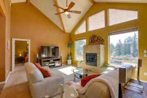 Canal-Front Bend Vacation Rental with Hot Tub!