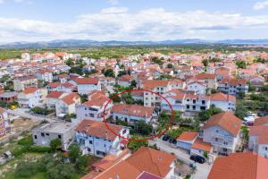 Apartments with parking space Vodice - 15228 