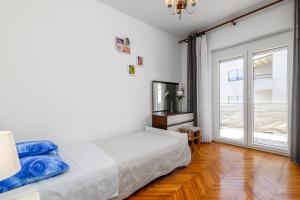 Apartments with parking space Rovinj - 19088